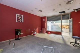 Business premise in Carrera del darro 30. Se vende local en acera del darro