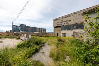 Bâtiment à usage industriel à Carretera pinos puente 48. Se vende nave industrial en frente del hotel las yucas perfecta
