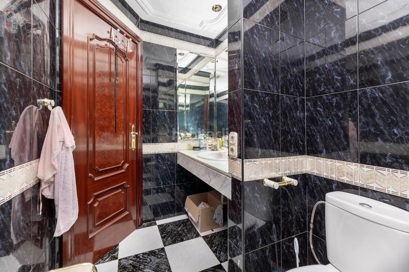 Foto b7c2bf5a-5564-43dc-8555-7d9cdc19a4d5. Casa en calle profesor tierno galván 17 se vende unifamiliar en Santa Fe