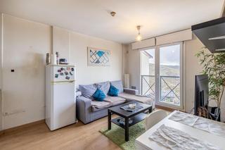 Appartement à Calle de la fuente del tesoro 54. Se vende piso de 4 estancias con garaje y trastero en zona media