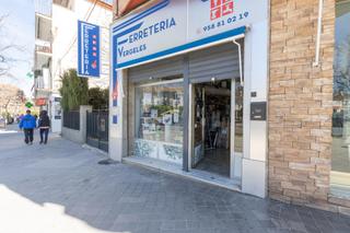 Local Comercial en Camino de la Zubia 15