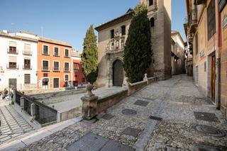 Édifice à Plaza de santa ana 6. Se vende edificio en reyes catolicos-oportunidad inversion. proy