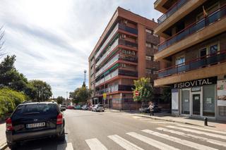 Pis a Calle rector marín ocete 10. Se vende piso de cuatro dormitorios con garaje