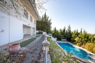 Chalet à Calle cerro de las pipas 100. Se vende casa en la zubia zona cumbres verdes