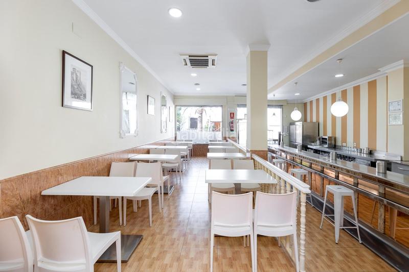 Foto 384b1bdd-afdd-41d2-a354-2b8b282face8. Local comercial en calle vizcaya 3 se vende cafeteria, en el centro , totalmente equipada y lista para abrir¡¡ en Armilla