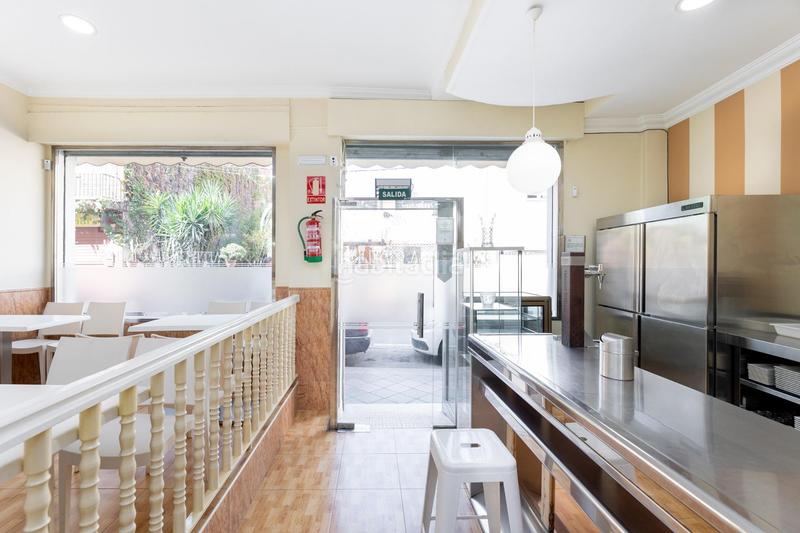 Foto d5a63d8d-6f47-4d7a-a906-0d68cc035478. Local comercial en calle vizcaya 3 se vende cafeteria, en el centro , totalmente equipada y lista para abrir¡¡ en Armilla