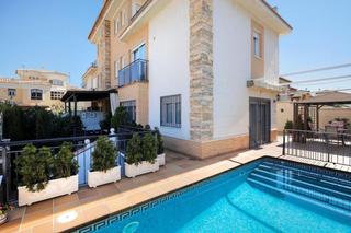 Xalet a Calle pedrarias 14. Se vende espectacular casa junto al c.c. serrallo granada