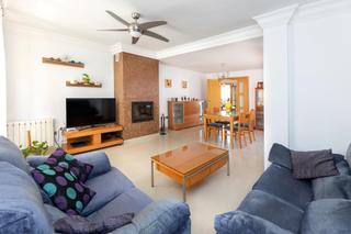 Chalet à Calle paseo de los tilos 3. Se vende estupenda vivienda en urb. los chopos de las gabias - g