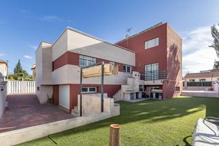 Xalet a Calle alonso quijano 23. Se vende espectacular chalet en otura