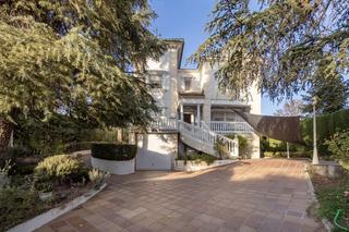 Casa a Avenida monteluz 39. Se vende preciosa casa en peligros