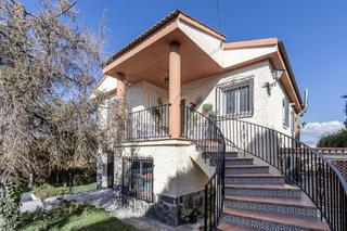 Xalet a Calle clavel 25. Se vende chalet independiente en monachil