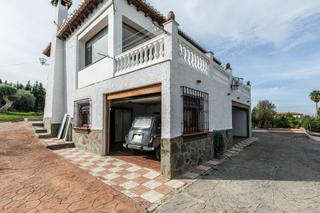 Chalet en Calle río genil 25. Se vende impresionante villa en cortijo de san javier (las gabia