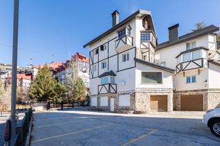 Attique à Calle de los pinos 76. Se vende vivienda con garajes en sierra nevada zona media - baja