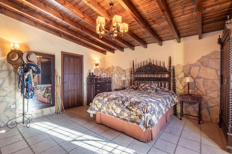 Foto 397a8994-992d-40c4-bca8-e0bf707936fe. Chalet en camino de la zubia 20 se vende fantástica villa con infinidad de posibilidades - ref. villazubia en Granada