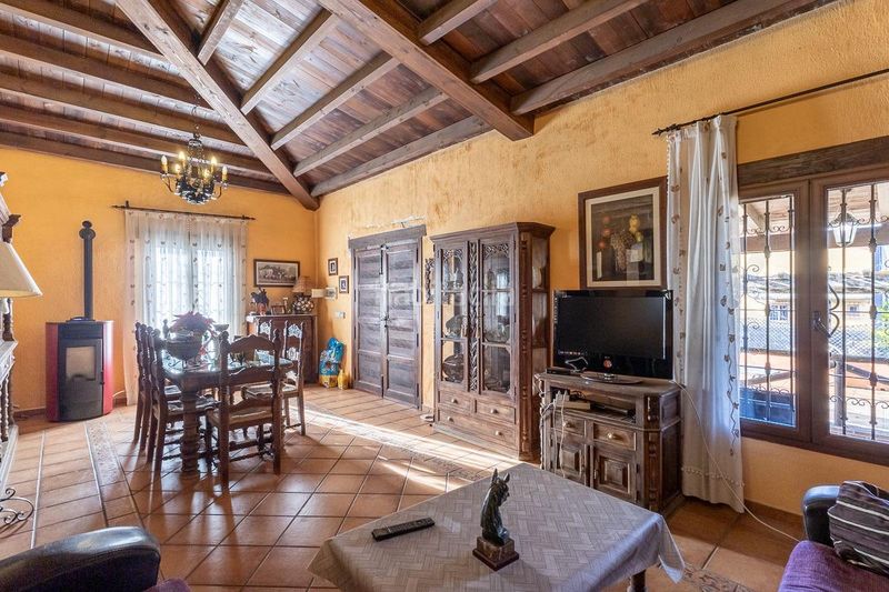 Foto 8eb0407b-e05a-4405-8726-546a2a9f186d. Chalet en camino de la zubia 20 se vende fantástica villa con infinidad de posibilidades - ref. villazubia en Granada