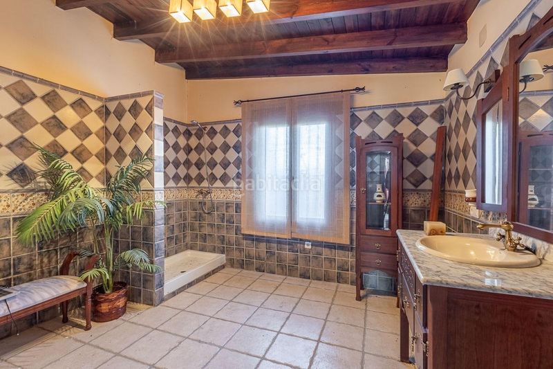 Foto e842b3f8-4633-40a3-9852-afe5d6564dd6. Chalet en camino de la zubia 20 se vende fantástica villa con infinidad de posibilidades - ref. villazubia en Granada