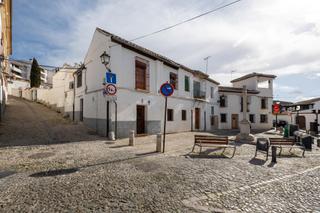House in Carril de san miguel 4. Se vende casa en planta baja con terreno en albaycín_granada