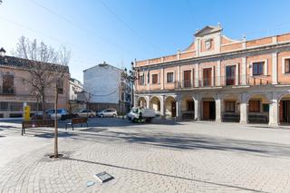 Local commercial à Calle ramón y cajal 1. Se vende local junto ayuntamiento de albolote