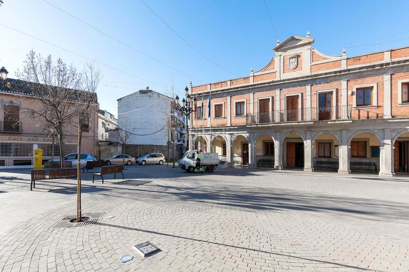Foto 338079ac-a8c2-4749-a967-9ee2e8977720. Local comercial en calle ramón y cajal 1 se vende local junto ayuntamiento en Albolote
