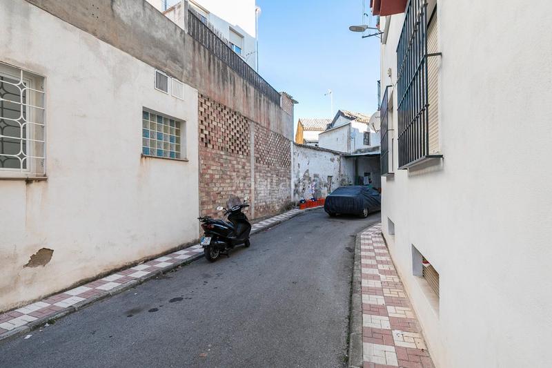 Foto 40eb4b3e-8325-470e-8882-c6dba485ac0b. Local comercial en calle ramón y cajal 1 se vende local junto ayuntamiento en Albolote