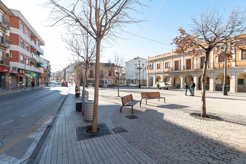 Foto d64e00a4-f385-4477-99ea-949ec748ca32. Local comercial en calle ramón y cajal 1 se vende local junto ayuntamiento en Albolote
