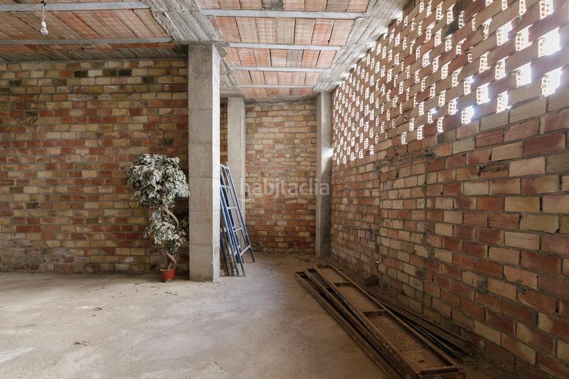 Foto e493a6bf-9985-4ac3-aa76-1ffe96135f1d. Local comercial en calle ramón y cajal 1 se vende local junto ayuntamiento en Albolote