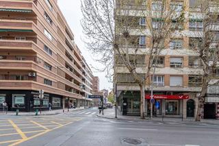Local commercial à Avenida doctor oloriz 4. Se vende local comercial en avenida doctor oloriz_granada