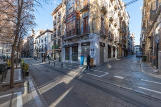 Casa a Calle conde de las infantas 8. Se vende casa en junto a plaza trinidad _granada centro
