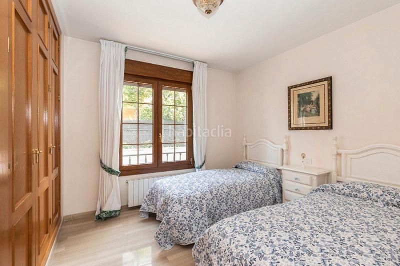 Foto 19104c0f-291c-4b35-a006-454d965e3ce9. Casa en avenida loaysa 2 se vende villa de lujo en huetor vega zona entrada en Huétor Vega
