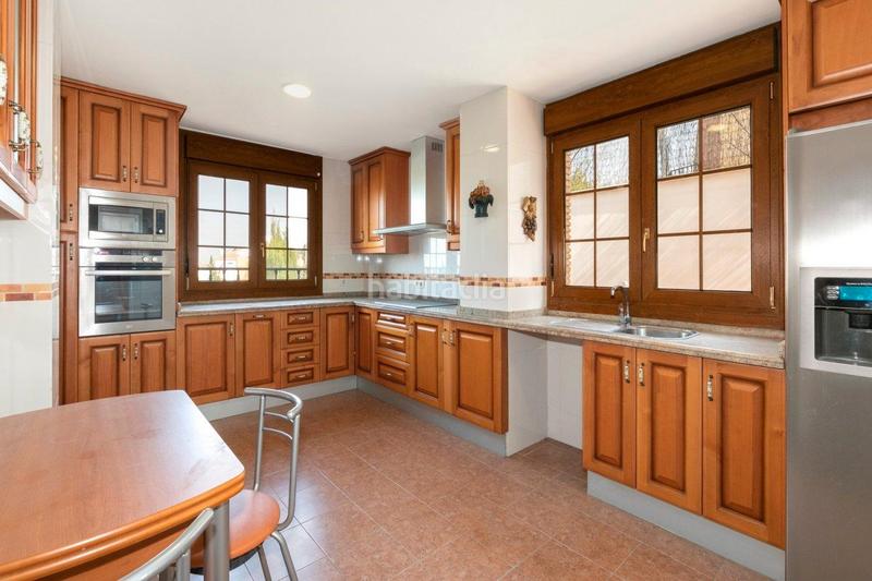 Foto 47edccd2-c45a-438b-8571-c7642520b4d9. Casa en avenida loaysa 2 se vende villa de lujo en huetor vega zona entrada en Huétor Vega