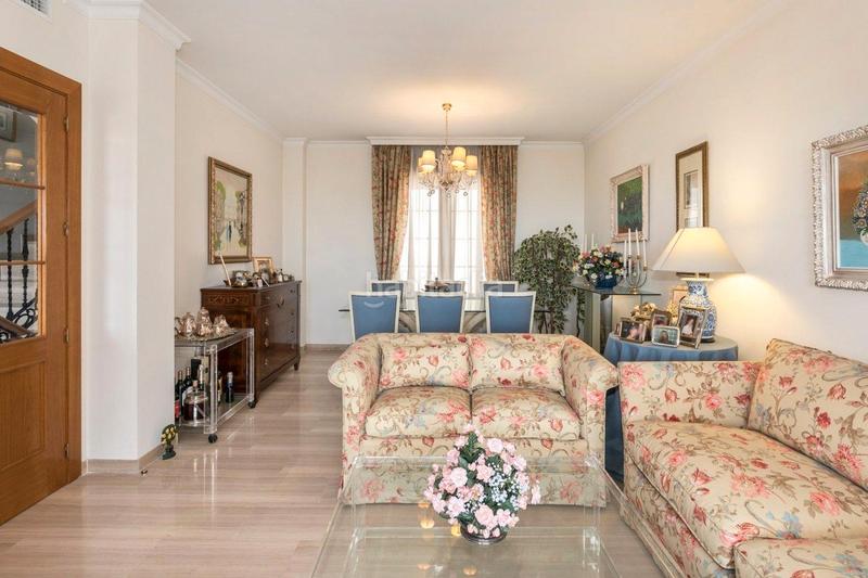 Foto 4d62d660-eb06-41fd-b71a-9754706900d4. Casa en avenida loaysa 2 se vende villa de lujo en huetor vega zona entrada en Huétor Vega