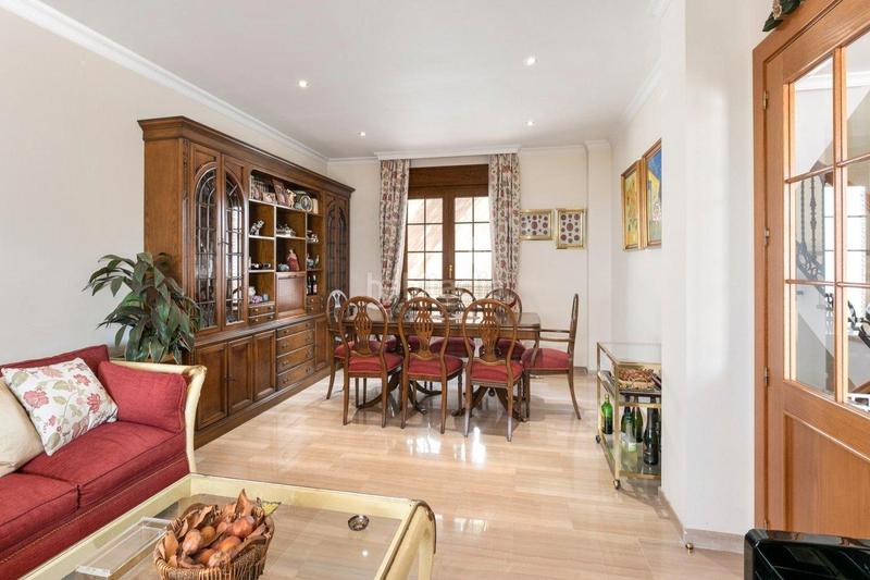 Foto 9975d16c-c484-4358-9f3e-68990565ecb2. Casa en avenida loaysa 2 se vende villa de lujo en huetor vega zona entrada en Huétor Vega
