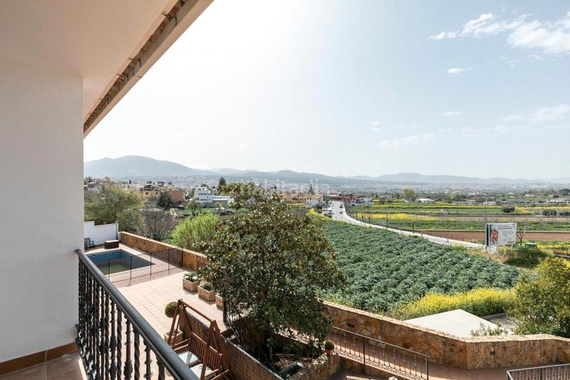 Foto be0b86b5-e25d-4525-b1fc-4a3164b35be3. Casa en avenida loaysa 2 se vende villa de lujo en huetor vega zona entrada en Huétor Vega