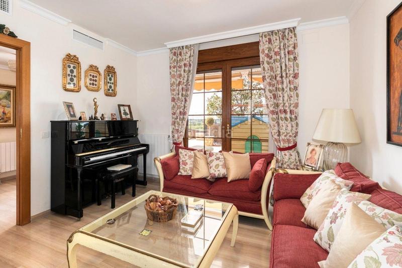 Foto d4364832-c74d-4254-8b7f-9e4686c3c8b4. Casa en avenida loaysa 2 se vende villa de lujo en huetor vega zona entrada en Huétor Vega