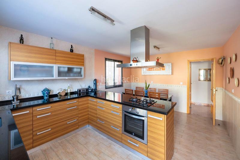 Foto d1feb580-d340-45af-b38a-6b011ef9fba6. Chalet en avenida luis javier rodriguez salas 177 se vende chalet independiente de 4 dormitorios en nuevo . seminuevo en Jun