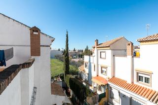 Maison jumelée à Calle torre de la pólvora 65. Se vende espectacular casa adosada junto al centro comercial ser