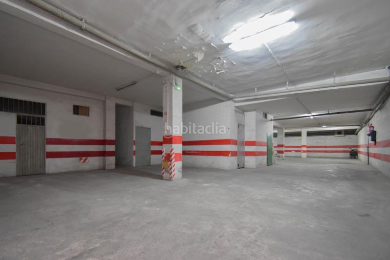 Foto e2626169-00fc-4b2a-9a52-0270b707e471. Aparcament cotxe a calle marqués de mondéjar 19 a Granada