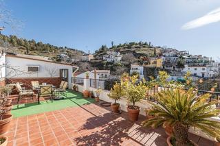 Casa a Camino nuevo del cementerio 17. Se vende casa en granada zona barranco del abogado