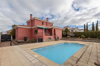 Xalet a Calle oporto 40. Se vende chalet en viñas del rey, otura