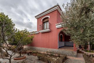 Xalet a Calle oporto 40. Se vende espectacular chalet en viñas del rey, otura