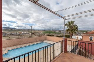 Xalet a Calle oporto 40. Se vende espectacular chalet en viñas del rey, otura