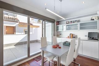 Casa a Calle concepción 8. Se vende casa en la zona centro granada_ junto a plaza mariana p
