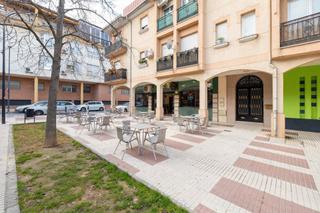 Local Comercial a Plaza josé zamora 1. Se vende bar cafetería equipado con terraza en ubicación estraté
