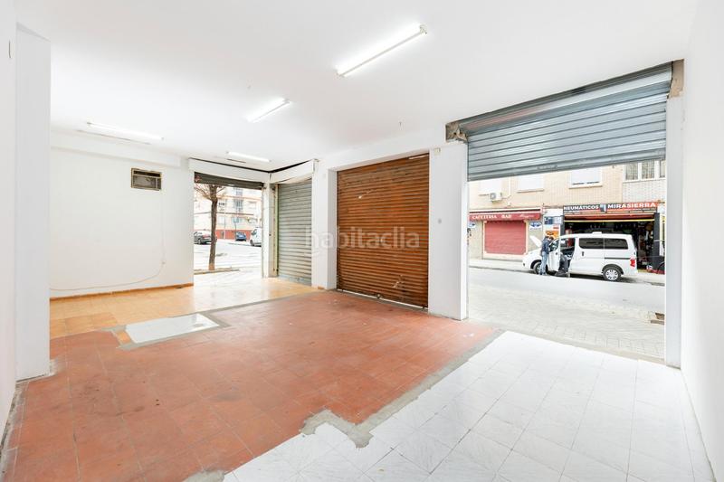 Foto 026f3fae-6e9a-423f-b0f8-d34ad4281dcc. Local comercial a calle profesor manuel garzón pareja 17 a Granada