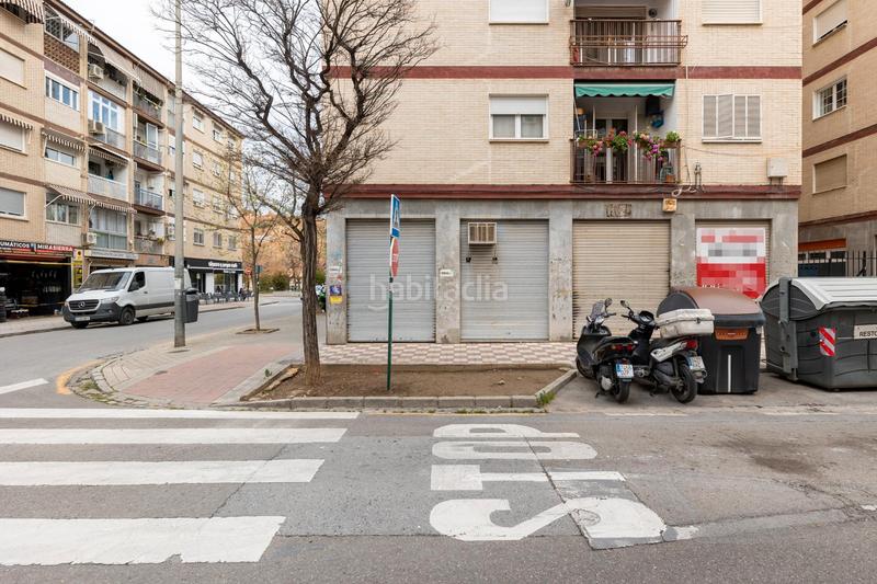 Foto b552a063-02e0-4d23-8edf-1fe246f18582. Local comercial a calle profesor manuel garzón pareja 17 a Granada