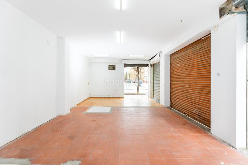 Foto bd58f56c-ca4d-435b-bc25-d6ffa359d5f3. Local comercial a calle profesor manuel garzón pareja 17 a Granada