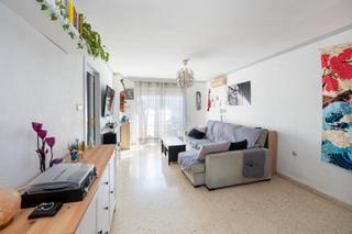 Pis a Avenida de madrid 3. Se vende maravilloso piso  de 3 dormitorios con terraza en avd m