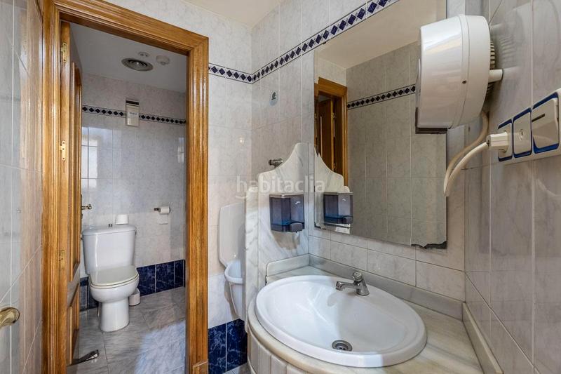 Foto 43a57176-3967-4b62-8d70-2e270d5f79a6. Business premise in calle rector lópez argüeta 23 in Granada