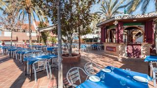 Local Comercial a Camino real de los neveros 93. Se vende restaurante emblemático con terraza de ensueño en hueto