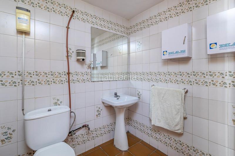 Foto 5baf618e-ace5-40f7-a963-22de578a01b9. Local comercial a calle alta 10 a Ogíjares